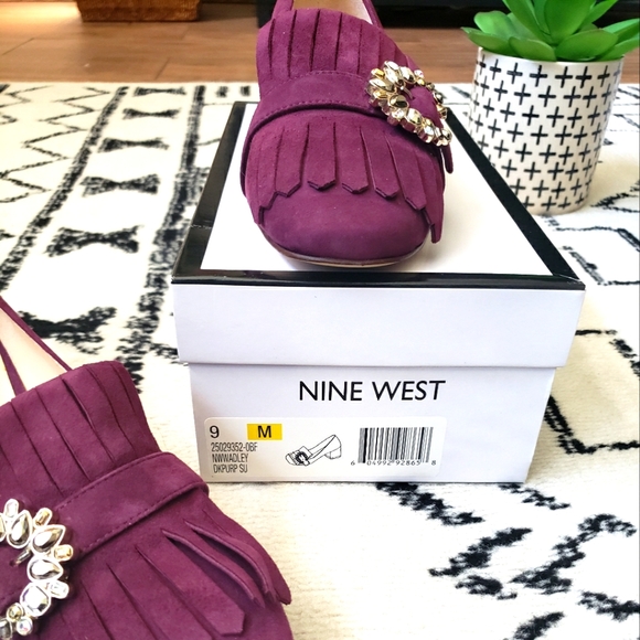 NINE WEST- Purple Jeweled Brooch Suede Loafers- NIB (Never Worn!) - Picture 3 of 4